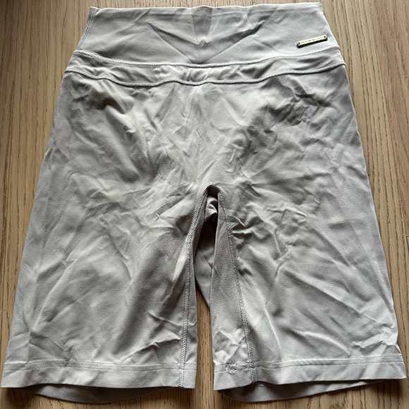 Gymshark x Whitney Simmons V3 Biker shorts - Picture 2 of 8